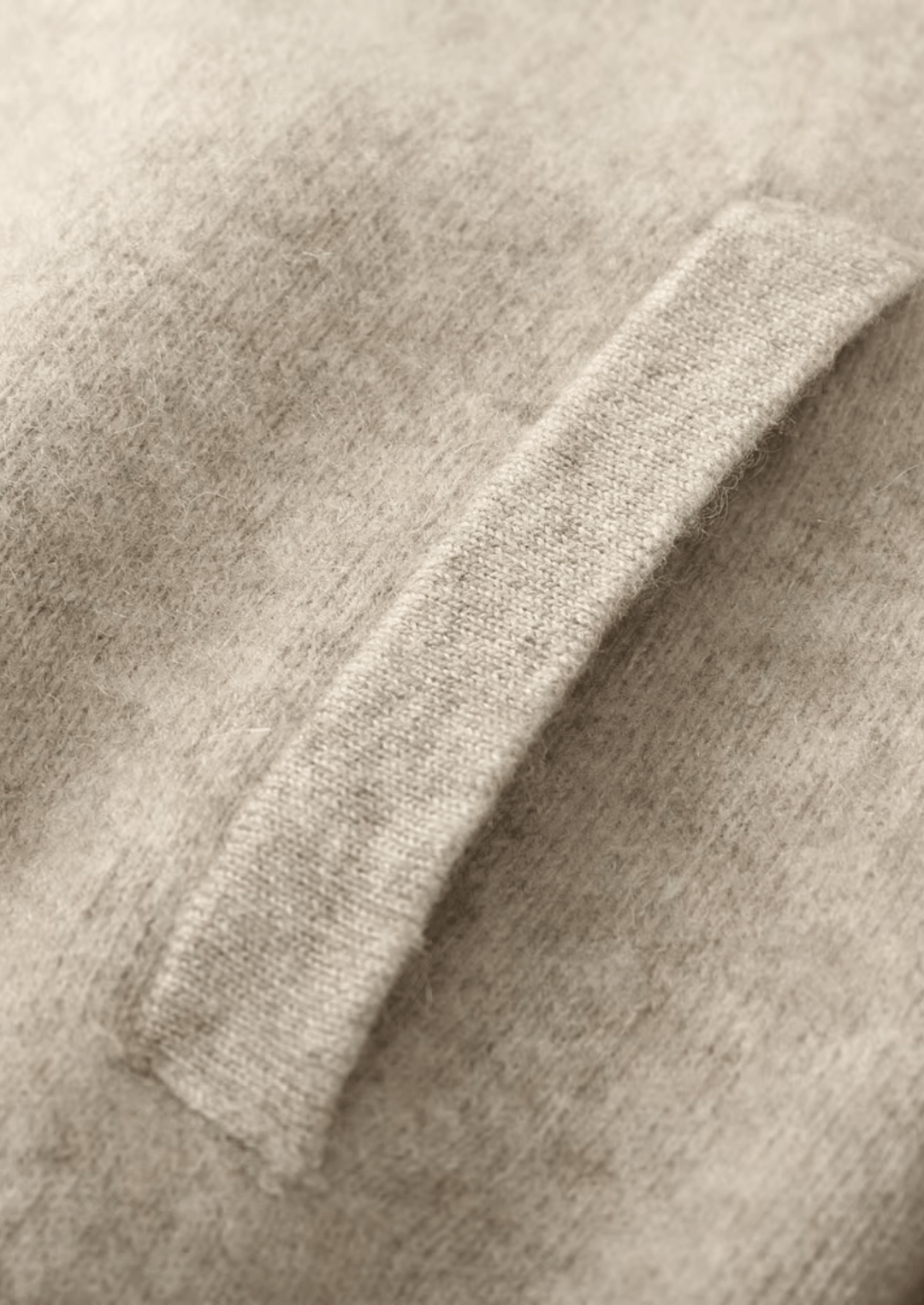 COZY V-NECK MERINO WOOL CARDIGAN